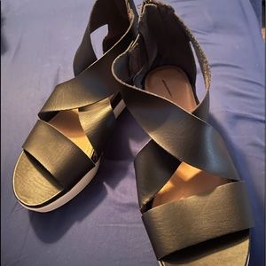 Ladies black sandal with zipper back